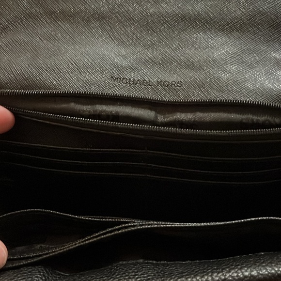 ⚠️ Michael Kors Karson leather organizing purse/wallet/clutch w/adjustable strap - Picture 8 of 16